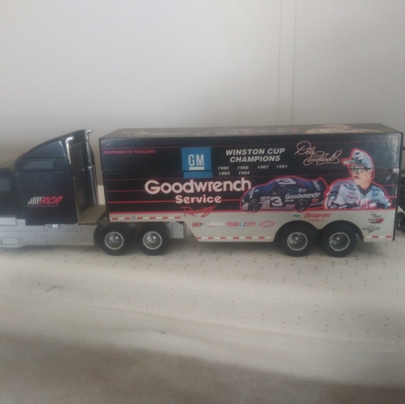 Dale Earnhardt 18 Wheeler phone - Picture 3 of 3